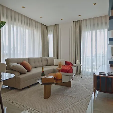 Qoople Legend 37-a40 Prime Sea Location Apartment
