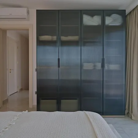 Qoople Legend 37-a40 Prime Sea Location Apartment *